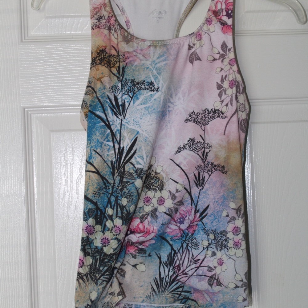 FLORAL PATTERNED YOGA TOP